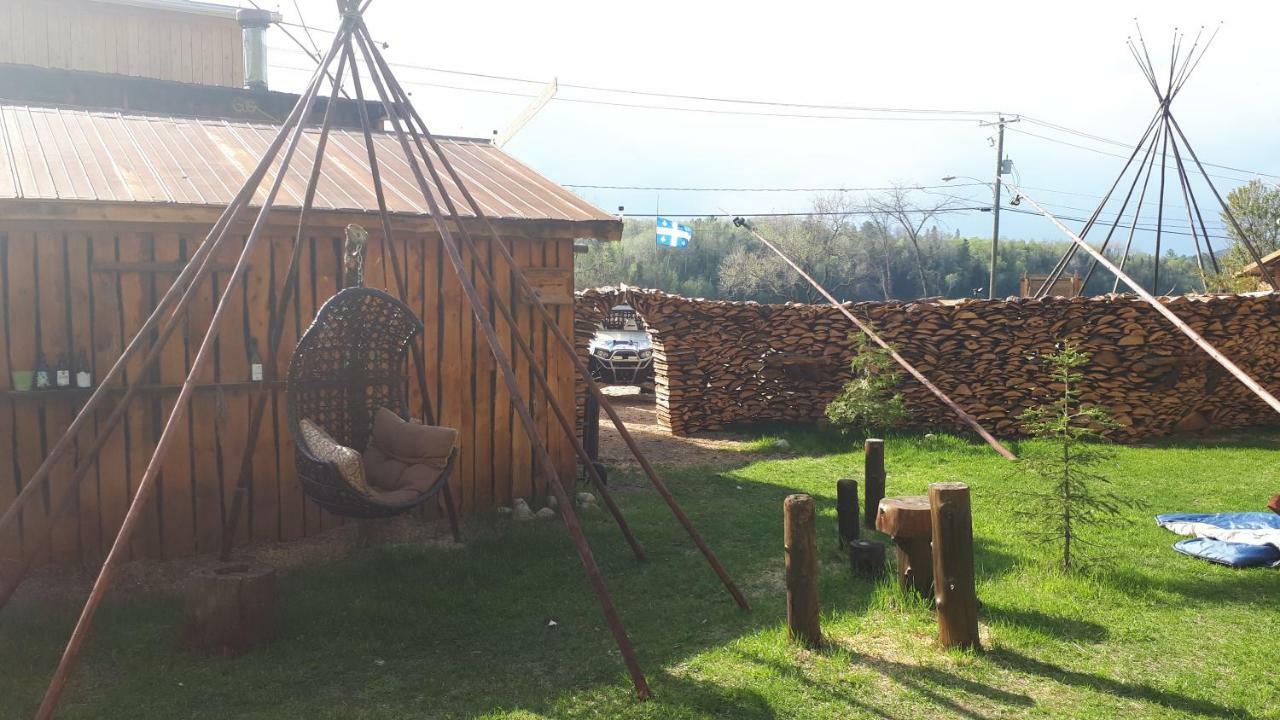 Hebergement De La Montagne St-Roch Saint Roch de Mekinac Kültér fotó